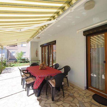 Apartment Ana Пула Екстериор снимка