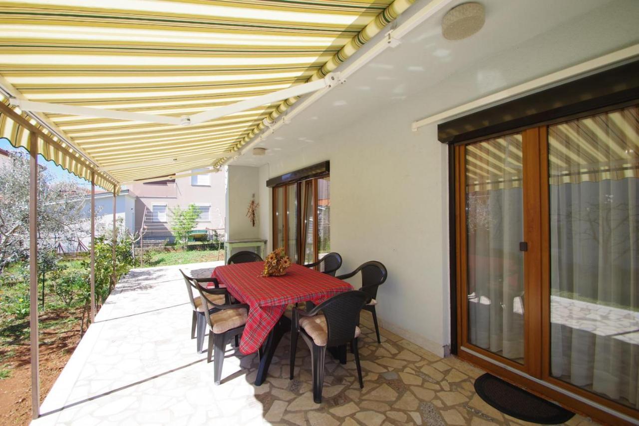Apartment Ana Пула Екстериор снимка