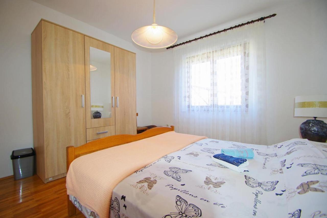 Apartment Ana Пула Екстериор снимка