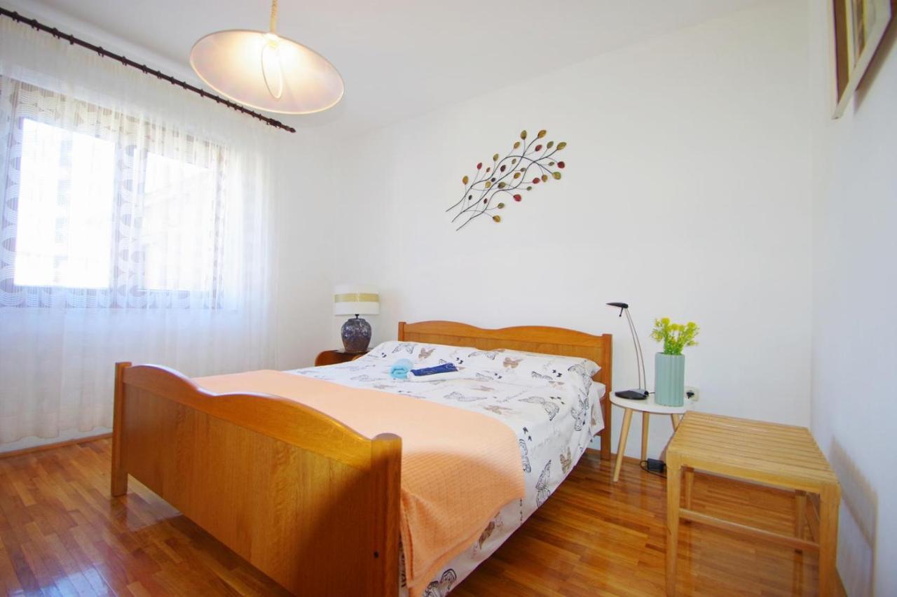 Apartment Ana Пула Екстериор снимка