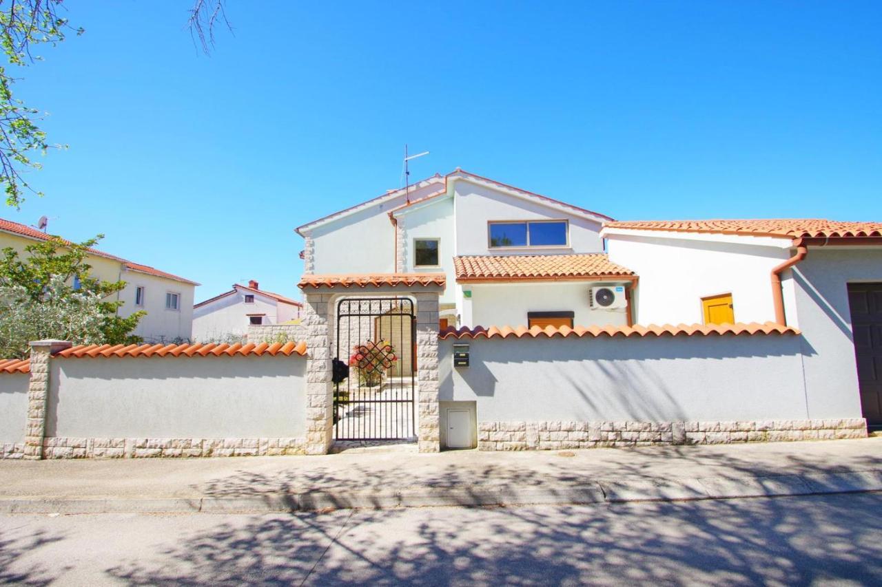 Apartment Ana Пула Екстериор снимка