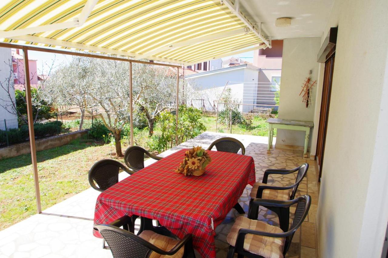 Apartment Ana Пула Екстериор снимка
