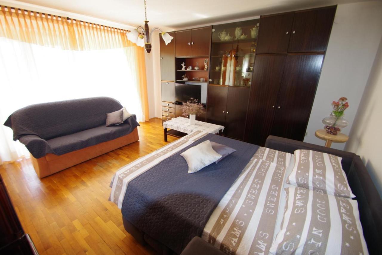 Apartment Ana Пула Екстериор снимка