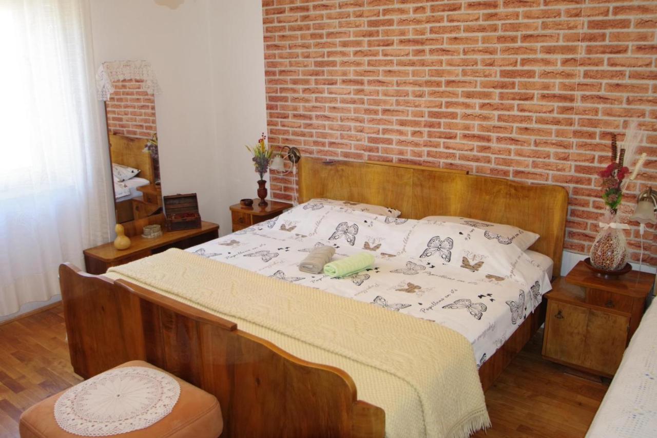 Apartment Ana Пула Екстериор снимка