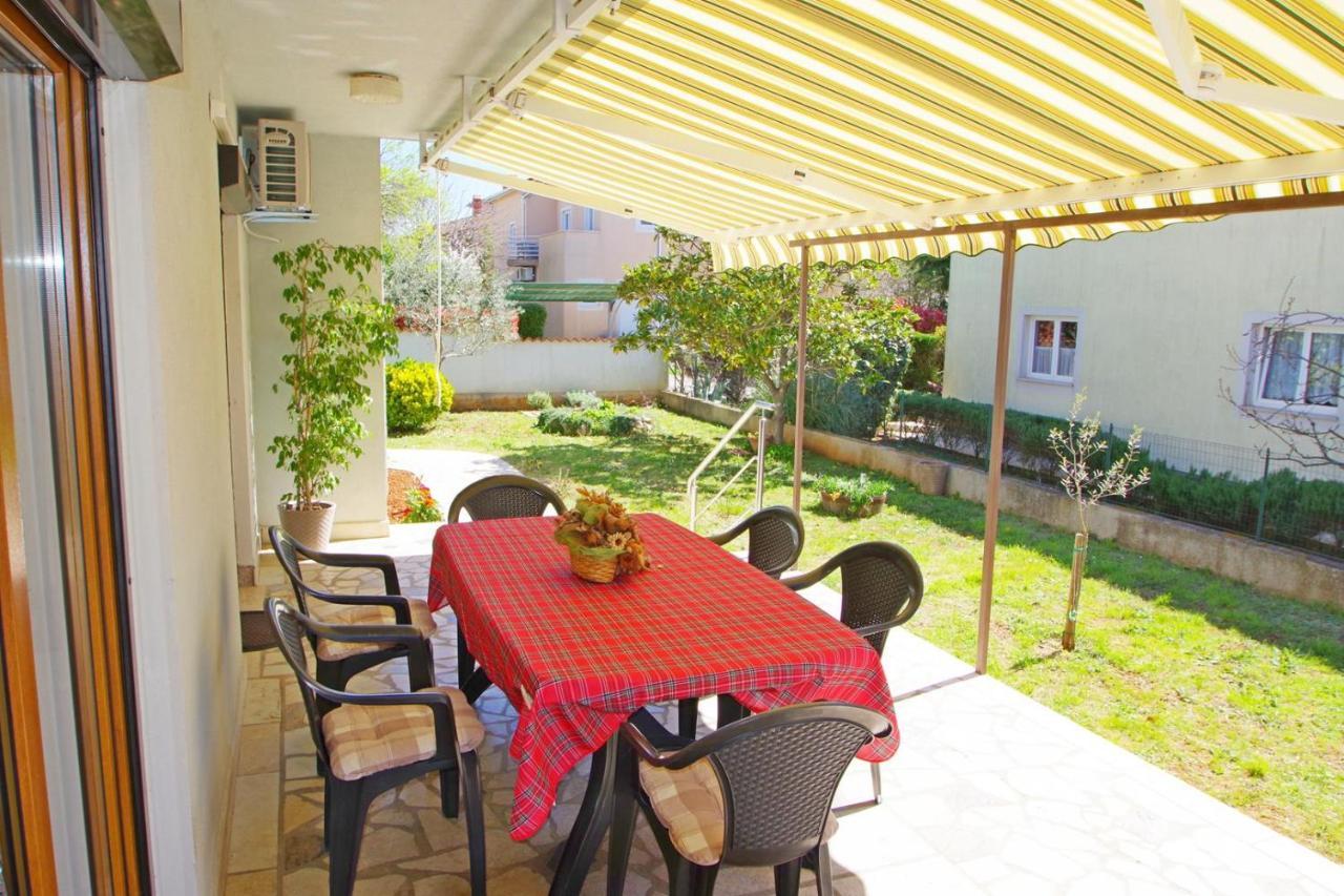 Apartment Ana Пула Екстериор снимка