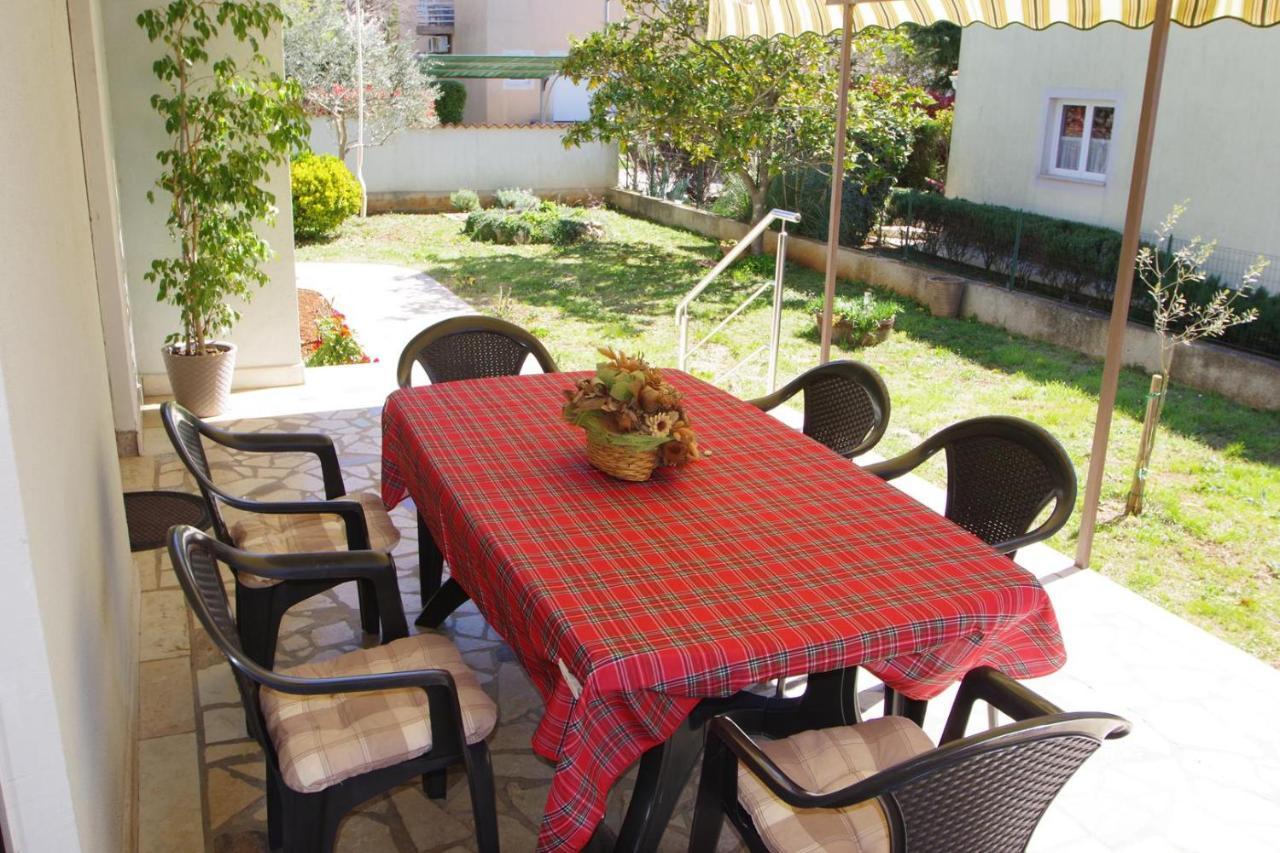 Apartment Ana Пула Екстериор снимка