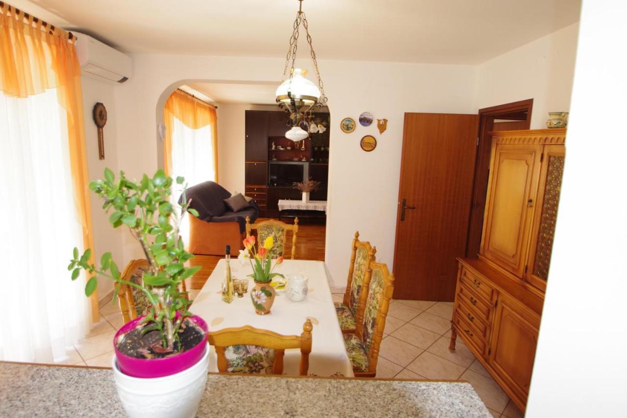 Apartment Ana Пула Екстериор снимка