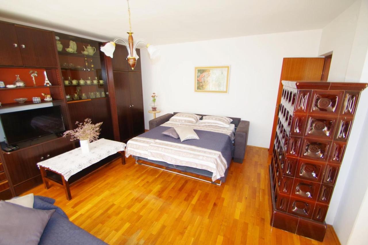 Apartment Ana Пула Екстериор снимка