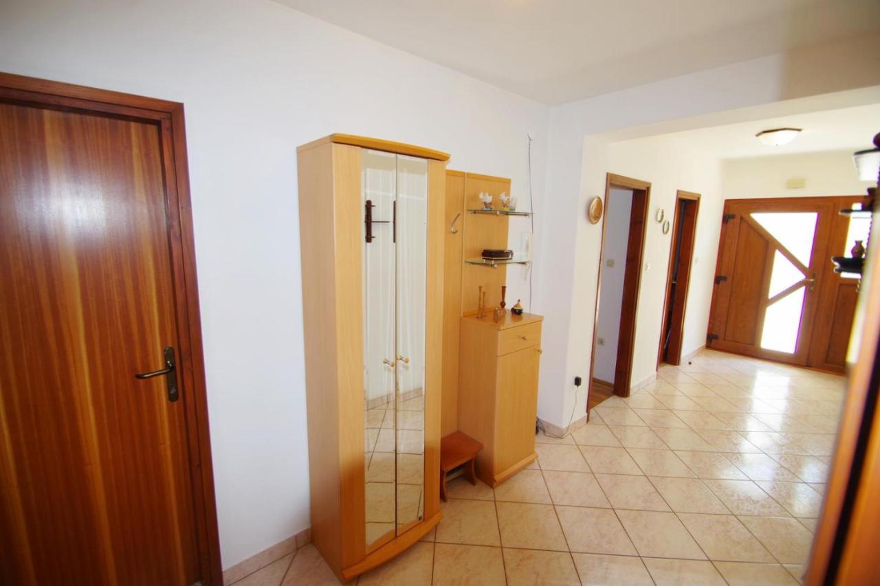 Apartment Ana Пула Екстериор снимка