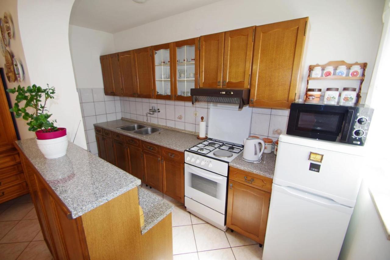 Apartment Ana Пула Екстериор снимка