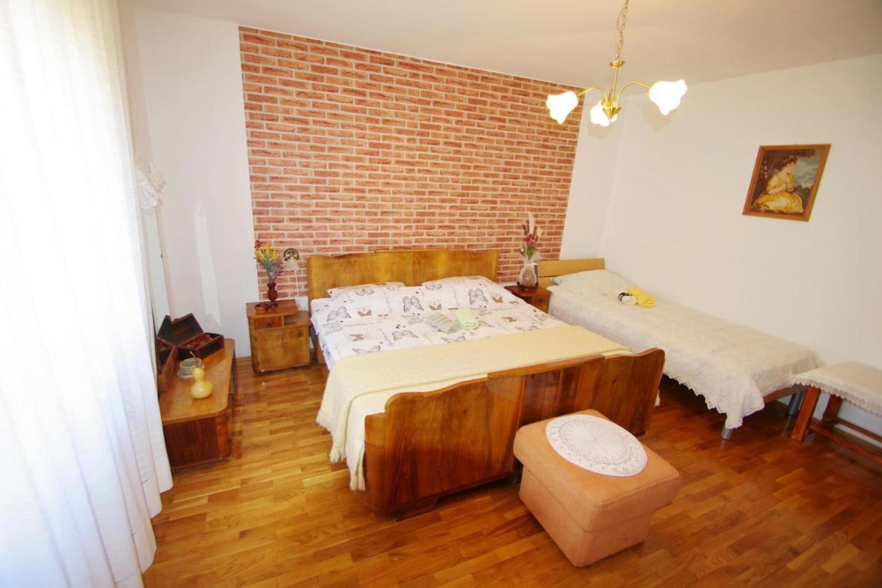 Apartment Ana Пула Екстериор снимка