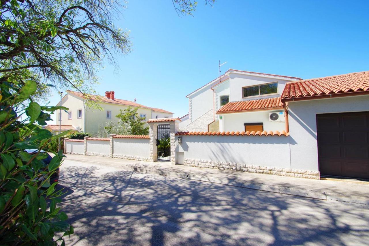 Apartment Ana Пула Екстериор снимка