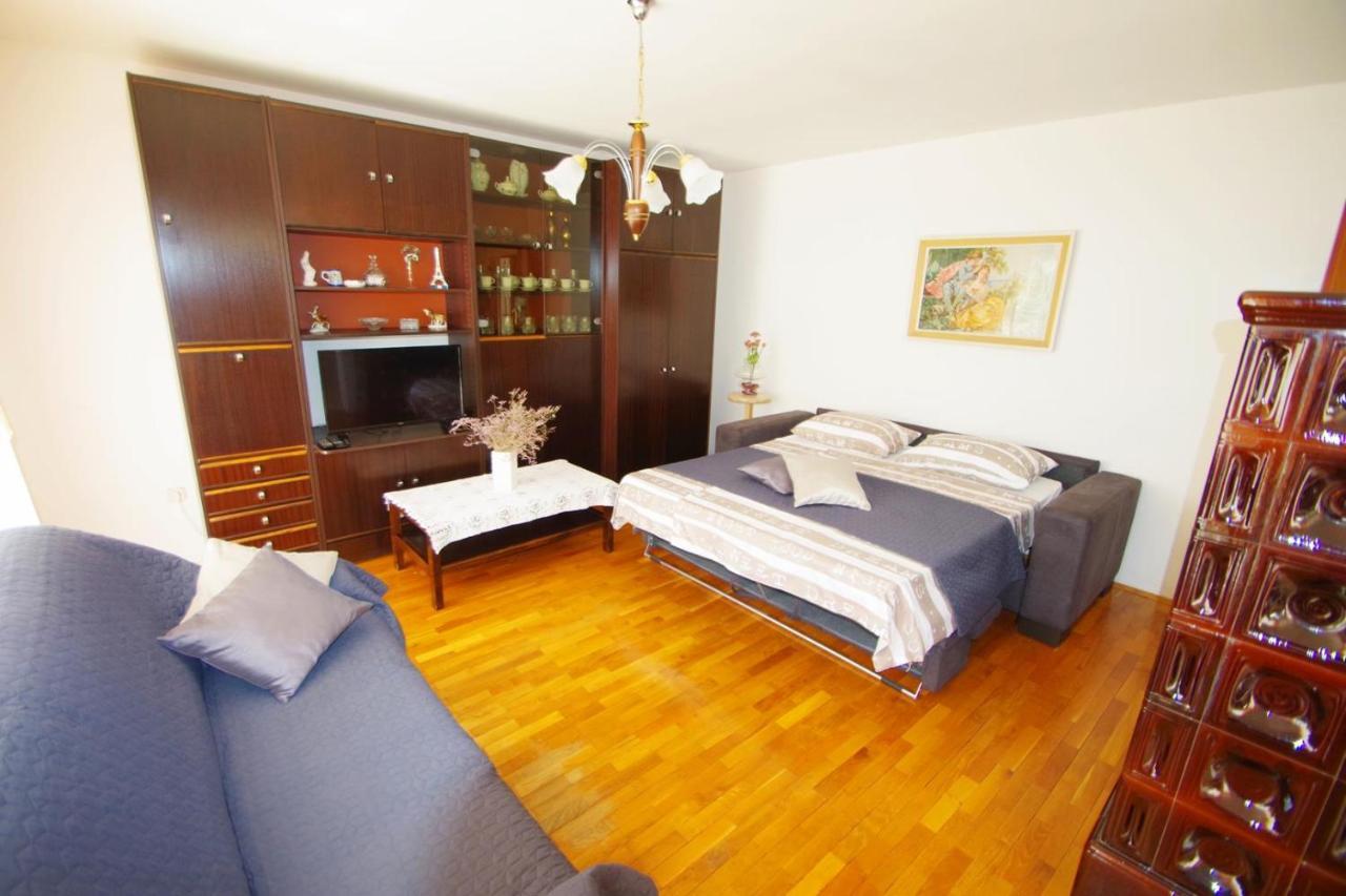 Apartment Ana Пула Екстериор снимка