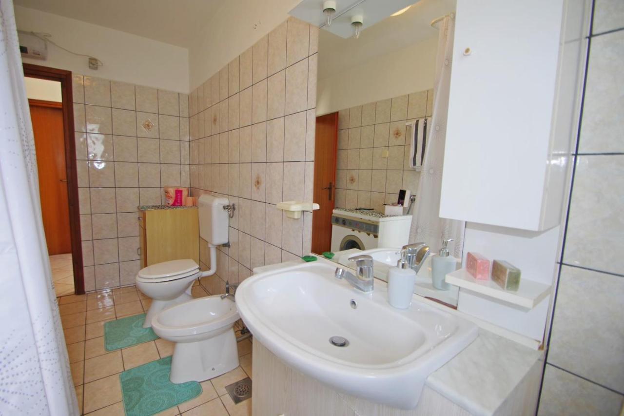 Apartment Ana Пула Екстериор снимка
