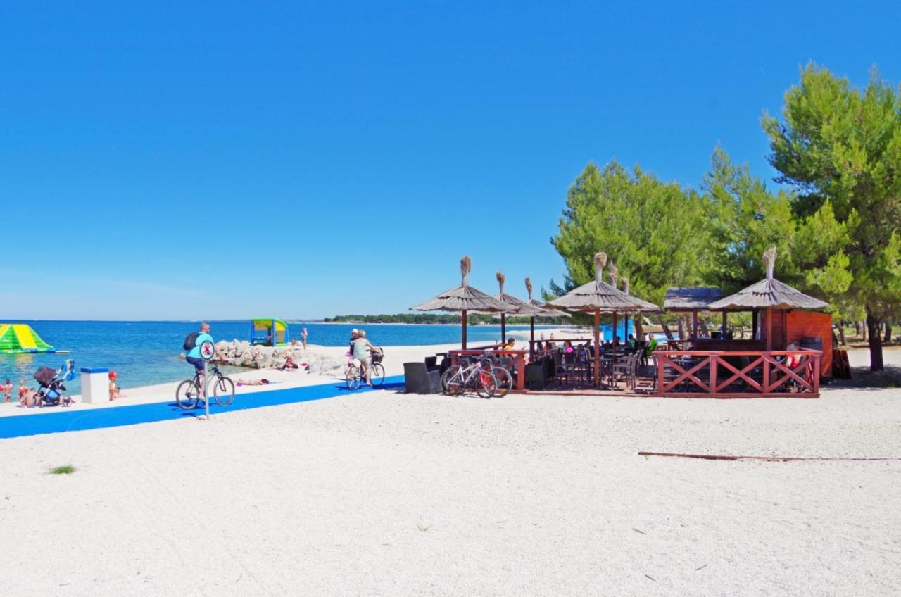 Apartment Ana Пула Екстериор снимка